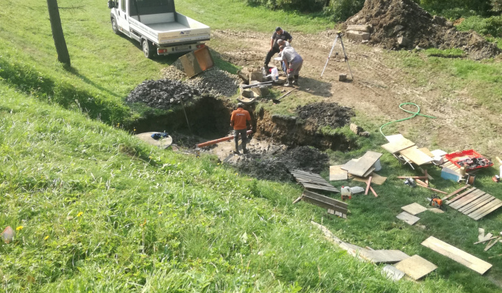 Stavebné úpravy s prestrešením prameňa minerálnej vody v obci 